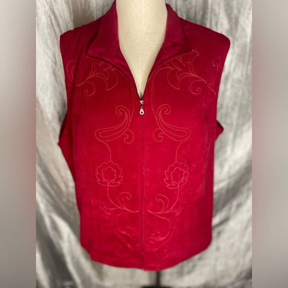 City Blues by Koret red suede vest zip up- great for that Christmas party❤️ - Picture 3 of 12